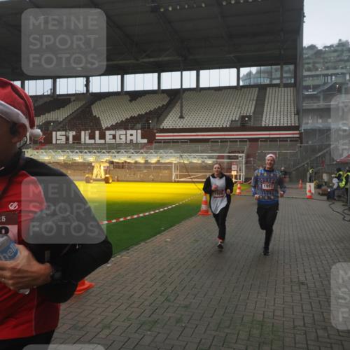 07.12.2025 - St. Pauli X-Mass-Run No. 15 Fabian Wolf http://msf.ph/oto/9365826 07.12.2025 10:16:51 Ziel 1620, 1989, 1997, 2185, 2266, 3633, 4356, 4359, 4769 meine-sportfotos.de