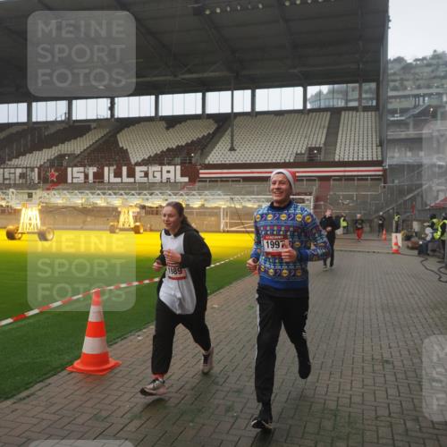 07.12.2025 - St. Pauli X-Mass-Run No. 15 Fabian Wolf http://msf.ph/oto/9365831 07.12.2025 10:16:52 Ziel 1620, 1989, 1997, 3633, 4356, 4359, 4769 meine-sportfotos.de