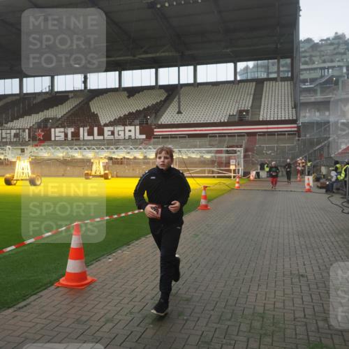 07.12.2025 - St. Pauli X-Mass-Run No. 15 Fabian Wolf http://msf.ph/oto/9365840 07.12.2025 10:16:56 Ziel 1620, 1762, 1989, 1997, 2694, 3633, 4356, 4359, 4769 meine-sportfotos.de