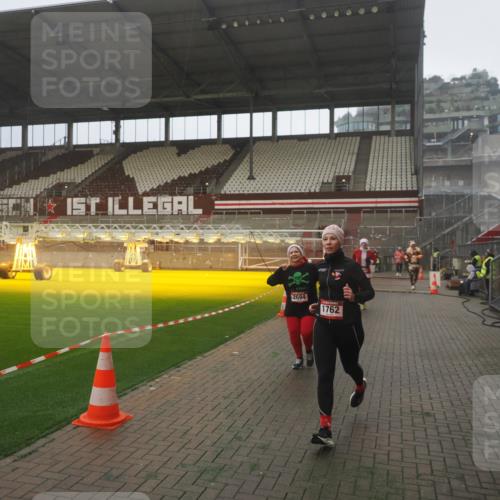 07.12.2025 - St. Pauli X-Mass-Run No. 15 Fabian Wolf http://msf.ph/oto/9365858 07.12.2025 10:17:03 Ziel 1620, 1762, 1989, 1997, 2694, 3229, 3987, 4356, 4359, 4769 meine-sportfotos.de