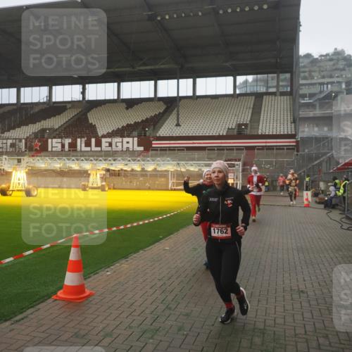 07.12.2025 - St. Pauli X-Mass-Run No. 15 Fabian Wolf http://msf.ph/oto/9365859 07.12.2025 10:17:04 Ziel 1620, 1762, 1989, 1997, 2694, 3229, 3987, 4356, 4359 meine-sportfotos.de