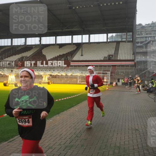 07.12.2025 - St. Pauli X-Mass-Run No. 15 Fabian Wolf http://msf.ph/oto/9365871 07.12.2025 10:17:06 Ziel 1620, 1762, 1989, 1997, 2694, 3229, 3522, 3987 meine-sportfotos.de