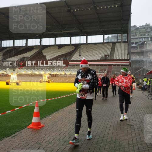07.12.2025 - St. Pauli X-Mass-Run No. 15 Fabian Wolf http://msf.ph/oto/9365878 07.12.2025 10:17:18 Ziel 257, 268, 3229, 3522, 3874, 3987, 4114, 4339, 4764 meine-sportfotos.de