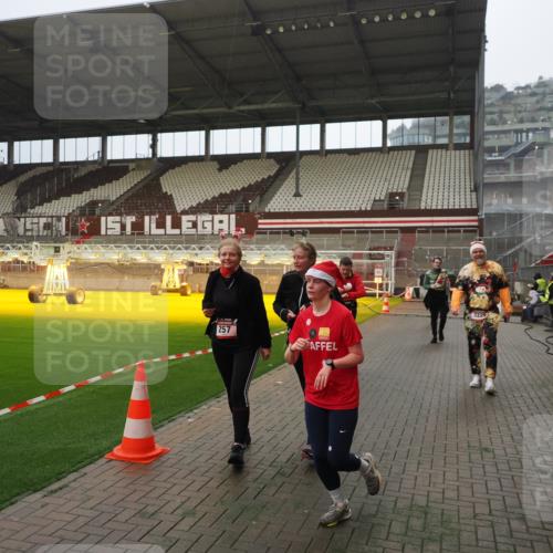 07.12.2025 - St. Pauli X-Mass-Run No. 15 Fabian Wolf http://msf.ph/oto/9365885 07.12.2025 10:17:22 Ziel 257, 268, 2688, 3522, 3874, 4114, 4339, 4764 meine-sportfotos.de