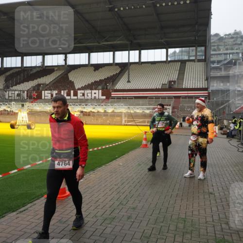 07.12.2025 - St. Pauli X-Mass-Run No. 15 Fabian Wolf http://msf.ph/oto/9365894 07.12.2025 10:17:27 Ziel 257, 268, 2688, 2725, 2952, 3874, 4114, 4339, 4764 meine-sportfotos.de