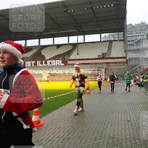 07.12.2025 - St. Pauli X-Mass-Run No. 15 Fabian Wolf http://msf.ph/oto/9365914 07.12.2025 10:17:34 Ziel 1161, 1162, 2688, 2725, 2952, 4114, 4127, 4339 meine-sportfotos.de