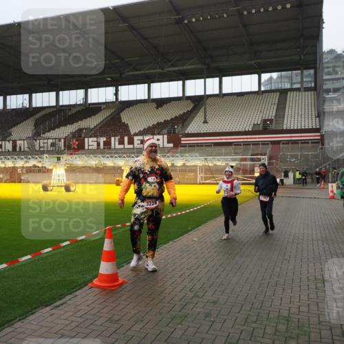 07.12.2025 - St. Pauli X-Mass-Run No. 15 Fabian Wolf http://msf.ph/oto/9365915 07.12.2025 10:17:36 Ziel 1161, 1162, 2688, 2725, 2952, 4127, 4339 meine-sportfotos.de