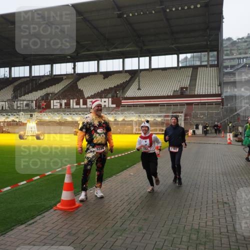 07.12.2025 - St. Pauli X-Mass-Run No. 15 Fabian Wolf http://msf.ph/oto/9365919 07.12.2025 10:17:37 Ziel 1161, 1162, 2688, 2725, 2952, 4127, 4339 meine-sportfotos.de