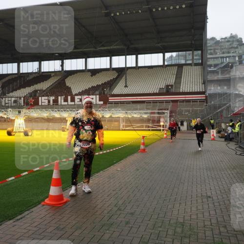 07.12.2025 - St. Pauli X-Mass-Run No. 15 Fabian Wolf http://msf.ph/oto/9365945 07.12.2025 10:17:43 Ziel 1161, 1162, 1963, 2663, 2725, 2952, 3804, 4127 meine-sportfotos.de