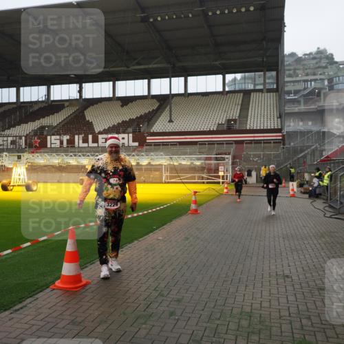 07.12.2025 - St. Pauli X-Mass-Run No. 15 Fabian Wolf http://msf.ph/oto/9365946 07.12.2025 10:17:43 Ziel 1161, 1162, 1963, 2663, 2725, 2952, 3804, 4127 meine-sportfotos.de