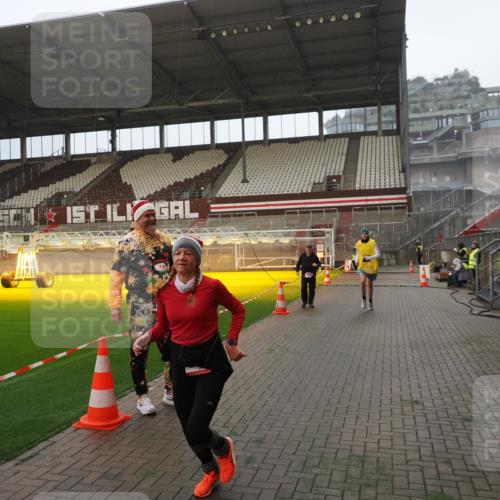 07.12.2025 - St. Pauli X-Mass-Run No. 15 Fabian Wolf http://msf.ph/oto/9365961 07.12.2025 10:17:48 Ziel 1161, 1162, 1963, 2663, 3804, 4127, 4227 meine-sportfotos.de