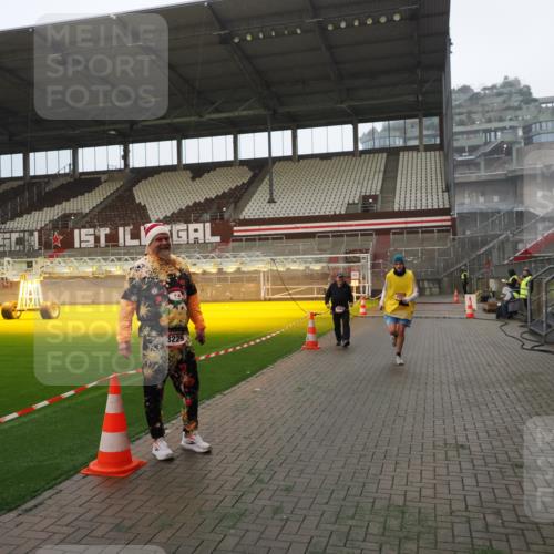 07.12.2025 - St. Pauli X-Mass-Run No. 15 Fabian Wolf http://msf.ph/oto/9365964 07.12.2025 10:17:49 Ziel 1161, 1162, 1963, 2663, 3804, 4127, 4227 meine-sportfotos.de