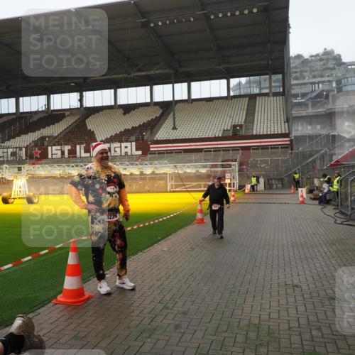 07.12.2025 - St. Pauli X-Mass-Run No. 15 Fabian Wolf http://msf.ph/oto/9365969 07.12.2025 10:17:51 Ziel 1162, 1963, 2663, 3804, 4227 meine-sportfotos.de