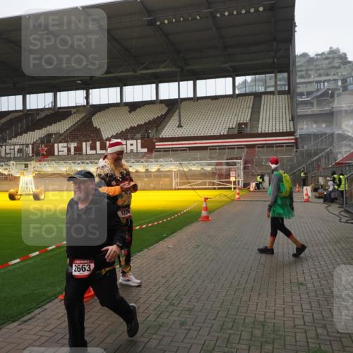 07.12.2025 - St. Pauli X-Mass-Run No. 15 Fabian Wolf http://msf.ph/oto/9365981 07.12.2025 10:17:56 Ziel 1963, 2663, 3804, 4227 meine-sportfotos.de
