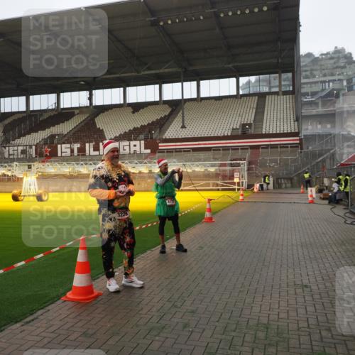 07.12.2025 - St. Pauli X-Mass-Run No. 15 Fabian Wolf http://msf.ph/oto/9365989 07.12.2025 10:17:59 Ziel 1963, 2663, 3804, 4227 meine-sportfotos.de