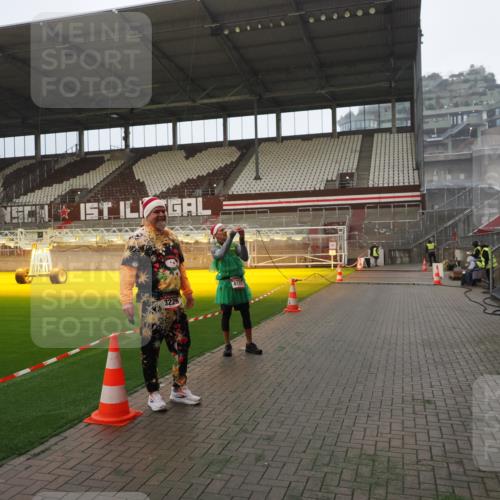 07.12.2025 - St. Pauli X-Mass-Run No. 15 Fabian Wolf http://msf.ph/oto/9365997 07.12.2025 10:18:01 Ziel 2663, 3804, 4227 meine-sportfotos.de