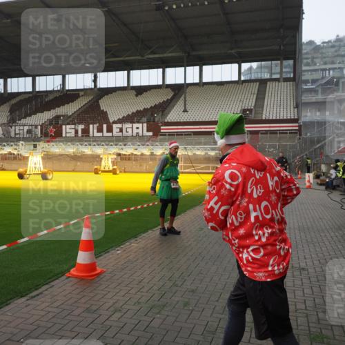 07.12.2025 - St. Pauli X-Mass-Run No. 15 Fabian Wolf http://msf.ph/oto/9366003 07.12.2025 10:18:13 Ziel 3606, 3608 meine-sportfotos.de