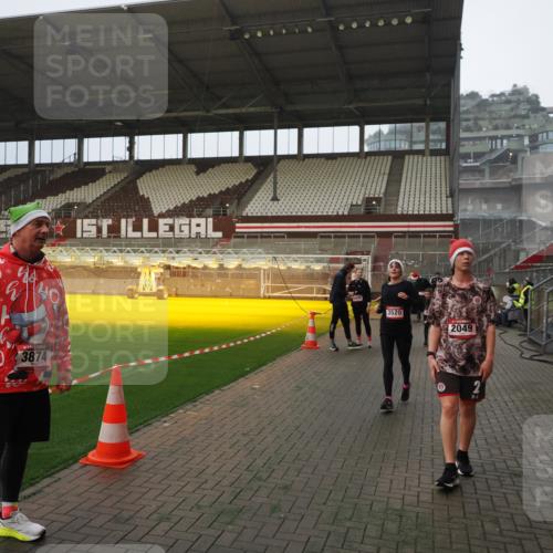 07.12.2025 - St. Pauli X-Mass-Run No. 15 Fabian Wolf http://msf.ph/oto/9366018 07.12.2025 10:18:30 Ziel 243, 264, 269, 1607, 1671, 2049, 3520, 3606, 3608, 4540 meine-sportfotos.de