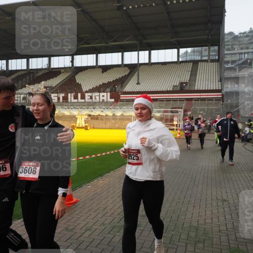 07.12.2025 - St. Pauli X-Mass-Run No. 15 Fabian Wolf http://msf.ph/oto/9366070 07.12.2025 10:18:41 Ziel 243, 264, 269, 721, 1034, 1607, 1671, 2631, 2925, 3520, 3862, 4521, 4522, 4524, 4540, 4547 meine-sportfotos.de
