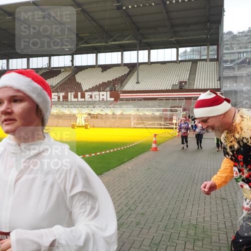 07.12.2025 - St. Pauli X-Mass-Run No. 15 Fabian Wolf http://msf.ph/oto/9366073 07.12.2025 10:18:42 Ziel 243, 264, 269, 721, 1034, 1607, 1671, 2631, 2925, 3520, 3862, 4521, 4522, 4524, 4540, 4547 meine-sportfotos.de
