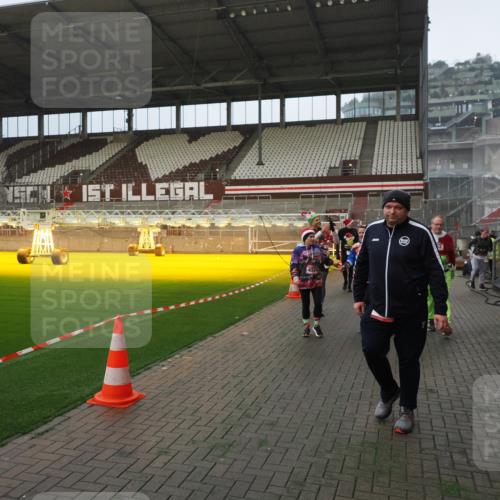 07.12.2025 - St. Pauli X-Mass-Run No. 15 Fabian Wolf http://msf.ph/oto/9366085 07.12.2025 10:18:45 Ziel 243, 264, 269, 721, 1034, 1607, 1671, 2152, 2631, 2925, 3862, 4521, 4522, 4524, 4547 meine-sportfotos.de