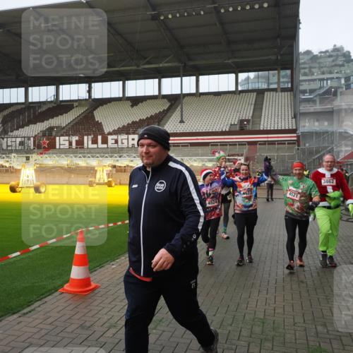 07.12.2025 - St. Pauli X-Mass-Run No. 15 Fabian Wolf http://msf.ph/oto/9366092 07.12.2025 10:18:47 Ziel 243, 721, 1034, 1607, 1671, 2152, 2631, 2925, 3862, 4521, 4522, 4524, 4547 meine-sportfotos.de