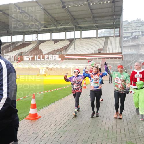 07.12.2025 - St. Pauli X-Mass-Run No. 15 Fabian Wolf http://msf.ph/oto/9366096 07.12.2025 10:18:48 Ziel 721, 1034, 1607, 1671, 2152, 2631, 2925, 3862, 4521, 4522, 4524, 4547 meine-sportfotos.de