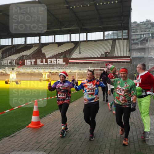 07.12.2025 - St. Pauli X-Mass-Run No. 15 Fabian Wolf http://msf.ph/oto/9366100 07.12.2025 10:18:48 Ziel 721, 1034, 1607, 1671, 2152, 2631, 2925, 3862, 4521, 4522, 4524, 4547 meine-sportfotos.de