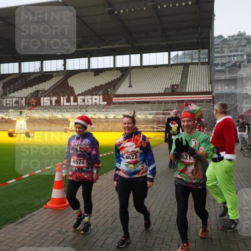 07.12.2025 - St. Pauli X-Mass-Run No. 15 Fabian Wolf http://msf.ph/oto/9366102 07.12.2025 10:18:49 Ziel 721, 1034, 1607, 1671, 2152, 2631, 2925, 3862, 4521, 4522, 4524, 4547 meine-sportfotos.de