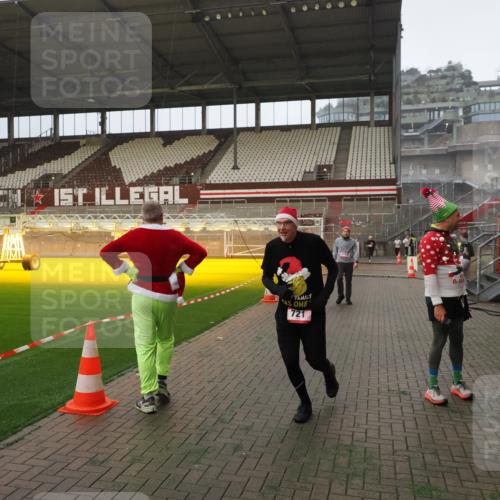 07.12.2025 - St. Pauli X-Mass-Run No. 15 Fabian Wolf http://msf.ph/oto/9366113 07.12.2025 10:18:52 Ziel 721, 1034, 2152, 2925, 3862, 4521, 4522, 4524, 4547 meine-sportfotos.de