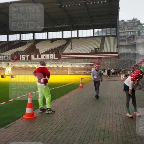 07.12.2025 - St. Pauli X-Mass-Run No. 15 Fabian Wolf http://msf.ph/oto/9366122 07.12.2025 10:18:54 Ziel 721, 1034, 2152, 3862, 4331, 4521, 4522, 4524, 4547 meine-sportfotos.de