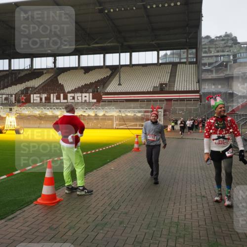 07.12.2025 - St. Pauli X-Mass-Run No. 15 Fabian Wolf http://msf.ph/oto/9366123 07.12.2025 10:18:55 Ziel 721, 1034, 2152, 3862, 4331, 4521, 4522, 4524, 4547 meine-sportfotos.de