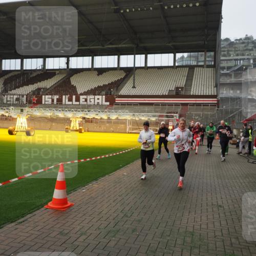 07.12.2025 - St. Pauli X-Mass-Run No. 15 Fabian Wolf http://msf.ph/oto/9366128 07.12.2025 10:19:02 Ziel 2152, 3455, 3724, 3975, 3976, 4330, 4331, 4436, 4437, 4438, 4473, 4475, 4498 meine-sportfotos.de