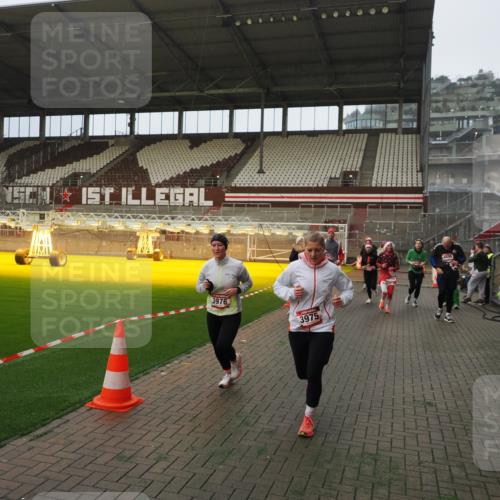 07.12.2025 - St. Pauli X-Mass-Run No. 15 Fabian Wolf http://msf.ph/oto/9366132 07.12.2025 10:19:03 Ziel 2152, 3455, 3724, 3975, 3976, 4330, 4331, 4436, 4437, 4438, 4473, 4475, 4498 meine-sportfotos.de