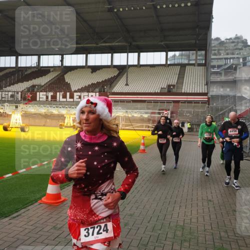 07.12.2025 - St. Pauli X-Mass-Run No. 15 Fabian Wolf http://msf.ph/oto/9366143 07.12.2025 10:19:06 Ziel 3455, 3724, 3975, 3976, 4330, 4331, 4436, 4437, 4438, 4473, 4475, 4498 meine-sportfotos.de
