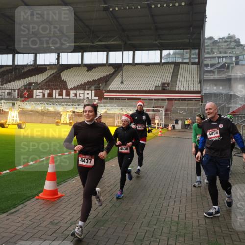 07.12.2025 - St. Pauli X-Mass-Run No. 15 Fabian Wolf http://msf.ph/oto/9366148 07.12.2025 10:19:08 Ziel 3455, 3724, 3975, 3976, 4330, 4331, 4436, 4437, 4438, 4473, 4475, 4498 meine-sportfotos.de