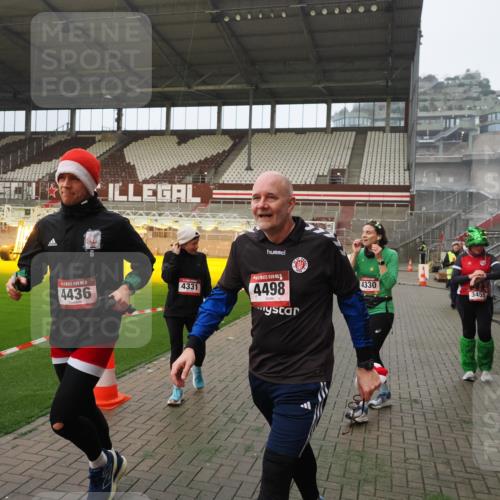 07.12.2025 - St. Pauli X-Mass-Run No. 15 Fabian Wolf http://msf.ph/oto/9366155 07.12.2025 10:19:09 Ziel 3455, 3724, 3975, 3976, 4330, 4331, 4436, 4437, 4438, 4473, 4475, 4498 meine-sportfotos.de