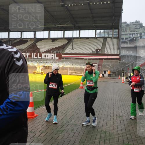 07.12.2025 - St. Pauli X-Mass-Run No. 15 Fabian Wolf http://msf.ph/oto/9366158 07.12.2025 10:19:10 Ziel 3455, 3724, 3975, 3976, 4330, 4331, 4436, 4437, 4438, 4473, 4475, 4498 meine-sportfotos.de