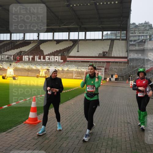 07.12.2025 - St. Pauli X-Mass-Run No. 15 Fabian Wolf http://msf.ph/oto/9366159 07.12.2025 10:19:10 Ziel 3455, 3724, 3975, 3976, 4330, 4331, 4436, 4437, 4438, 4473, 4475, 4498 meine-sportfotos.de