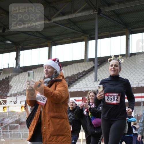07.12.2025 - St. Pauli X-Mass-Run No. 15 Patografie http://msf.ph/oto/9366180 07.12.2025 10:50:21 Ziel 2250, 2460, 2582, 2583, 2584, 3287, 3291, 4075, 4110, 4111, 4756, 4757, 4759 meine-sportfotos.de