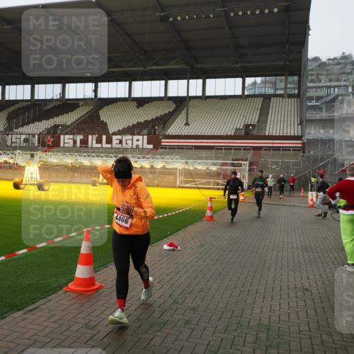 07.12.2025 - St. Pauli X-Mass-Run No. 15 Fabian Wolf http://msf.ph/oto/9366188 07.12.2025 10:19:20 Ziel 3011, 3013, 3695, 4115, 4436, 4437, 4438, 4466, 4473 meine-sportfotos.de