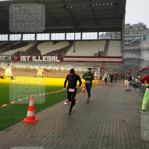 07.12.2025 - St. Pauli X-Mass-Run No. 15 Fabian Wolf http://msf.ph/oto/9366192 07.12.2025 10:19:22 Ziel 3011, 3013, 3695, 4115, 4466 meine-sportfotos.de