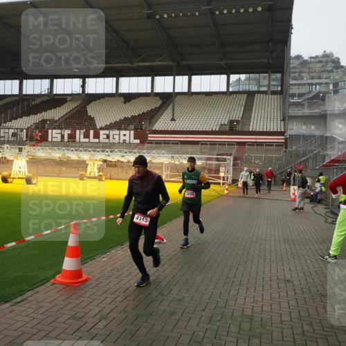 07.12.2025 - St. Pauli X-Mass-Run No. 15 Fabian Wolf http://msf.ph/oto/9366196 07.12.2025 10:19:22 Ziel 3011, 3013, 3695, 4115, 4466 meine-sportfotos.de