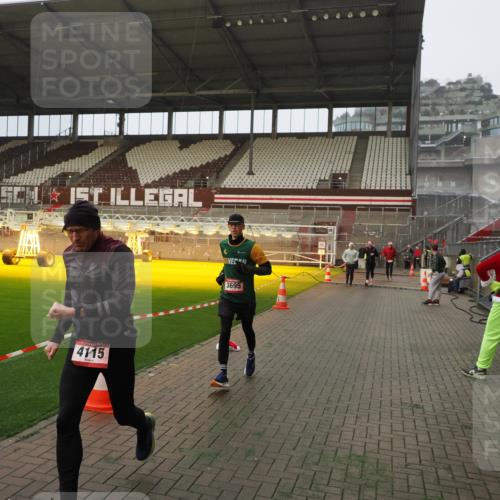 07.12.2025 - St. Pauli X-Mass-Run No. 15 Fabian Wolf http://msf.ph/oto/9366203 07.12.2025 10:19:23 Ziel 3011, 3013, 3695, 4038, 4115, 4466 meine-sportfotos.de