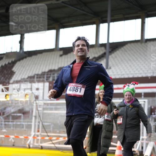 07.12.2025 - St. Pauli X-Mass-Run No. 15 Patografie http://msf.ph/oto/9366228 07.12.2025 10:50:42 Ziel 381, 564, 1726, 1729, 1730, 2737, 2738, 2763, 3368, 4535, 4537, 4760, 4881 meine-sportfotos.de