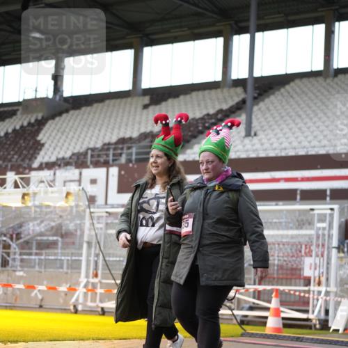 07.12.2025 - St. Pauli X-Mass-Run No. 15 Patografie http://msf.ph/oto/9366235 07.12.2025 10:50:43 Ziel 381, 564, 1726, 1729, 1730, 2737, 2738, 2763, 3368, 4535, 4537, 4760, 4881 meine-sportfotos.de
