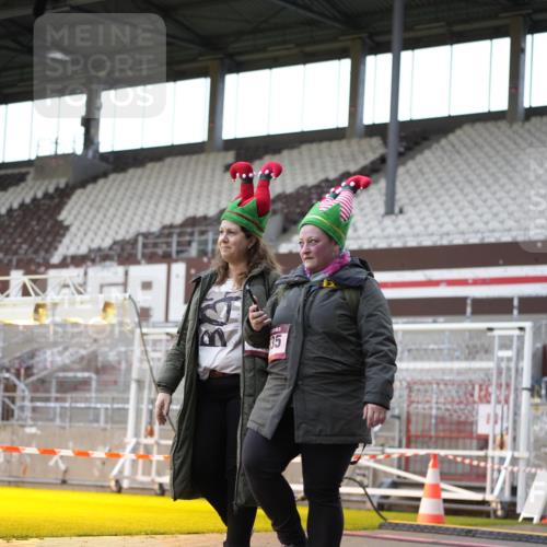 07.12.2025 - St. Pauli X-Mass-Run No. 15 Patografie http://msf.ph/oto/9366237 07.12.2025 10:50:44 Ziel 381, 564, 1726, 1729, 1730, 2737, 2738, 2763, 3368, 4535, 4537, 4760, 4881 meine-sportfotos.de