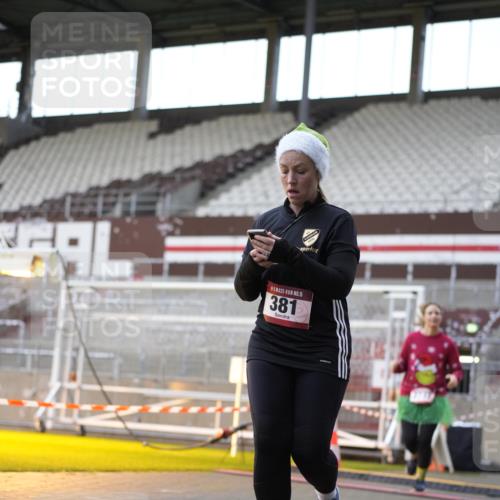 07.12.2025 - St. Pauli X-Mass-Run No. 15 Patografie http://msf.ph/oto/9366244 07.12.2025 10:50:46 Ziel 249, 381, 564, 1726, 1729, 1730, 2737, 2738, 2763, 4535, 4537, 4760, 4881 meine-sportfotos.de