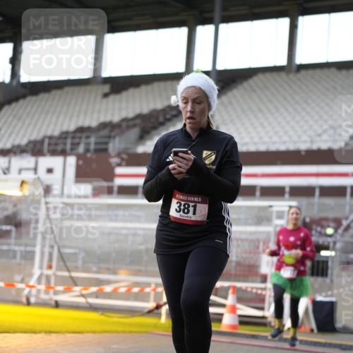 07.12.2025 - St. Pauli X-Mass-Run No. 15 Patografie http://msf.ph/oto/9366246 07.12.2025 10:50:46 Ziel 249, 381, 564, 1726, 1729, 1730, 2737, 2738, 2763, 4535, 4537, 4760, 4881 meine-sportfotos.de