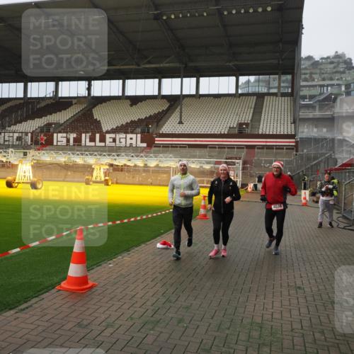 07.12.2025 - St. Pauli X-Mass-Run No. 15 Fabian Wolf http://msf.ph/oto/9366256 07.12.2025 10:19:29 Ziel 2750, 3011, 3013, 3695, 4038, 4115, 4466 meine-sportfotos.de